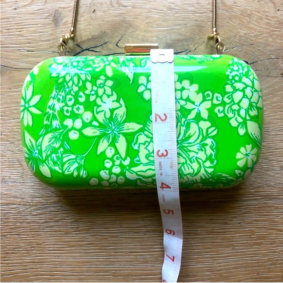 Lilly Pulitzer GWP Clutch Floral Clutch Detachable Strap Crossbody Chain Strap - Picture 4 of 5